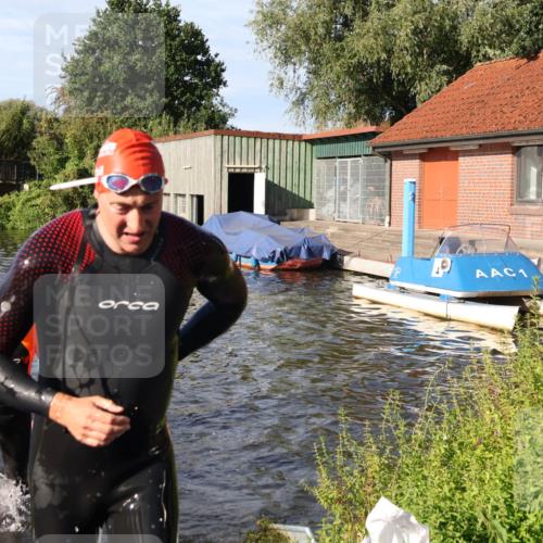 31.08.2025 - Elbe Triathlon Hamburg Luisa Fischer http://msf.ph/oto/8677656 31.08.2025 09:18:37 Schwimmen 570, 719, 720 meine-sportfotos.de