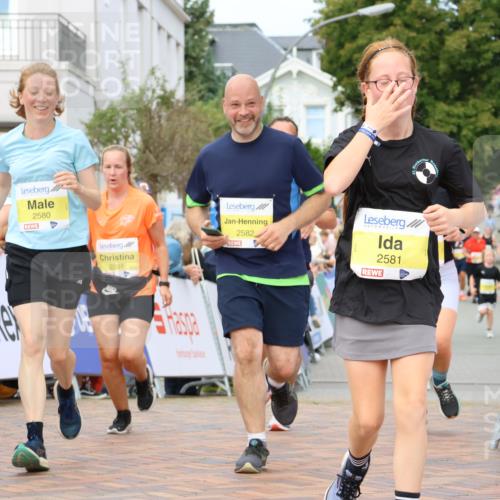 31.08.2025 - 21. Blankeneser Heldenlauf Strokosch-Dieckow http://msf.ph/oto/8677668 31.08.2025 10:32:35 Ziel 2490, 2256, 2257, 2644, 2581, 2582, 2580, 2201 meine-sportfotos.de
