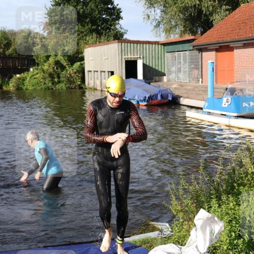 31.08.2025 - Elbe Triathlon Hamburg Luisa Fischer http://msf.ph/oto/8677674 31.08.2025 09:18:45 Schwimmen 570, 613 meine-sportfotos.de