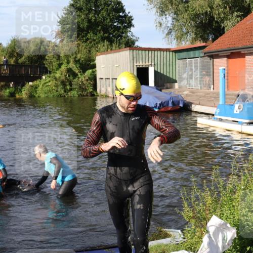 31.08.2025 - Elbe Triathlon Hamburg Luisa Fischer http://msf.ph/oto/8677677 31.08.2025 09:18:46 Schwimmen 570, 613 meine-sportfotos.de
