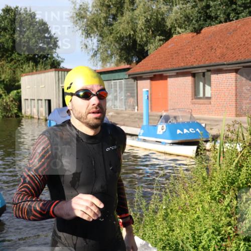 31.08.2025 - Elbe Triathlon Hamburg Luisa Fischer http://msf.ph/oto/8677683 31.08.2025 09:18:47 Schwimmen 570, 613 meine-sportfotos.de