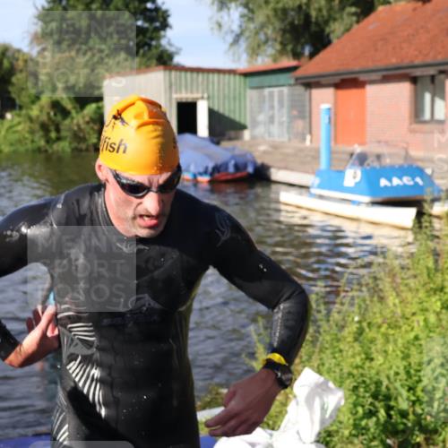 31.08.2025 - Elbe Triathlon Hamburg Luisa Fischer http://msf.ph/oto/8677713 31.08.2025 09:19:09 Schwimmen 680 meine-sportfotos.de