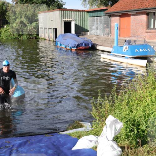 31.08.2025 - Elbe Triathlon Hamburg Luisa Fischer http://msf.ph/oto/8677714 31.08.2025 09:19:38 Schwimmen 593, 729 meine-sportfotos.de