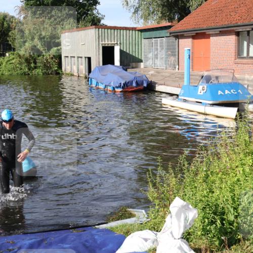 31.08.2025 - Elbe Triathlon Hamburg Luisa Fischer http://msf.ph/oto/8677717 31.08.2025 09:19:38 Schwimmen 593, 729 meine-sportfotos.de