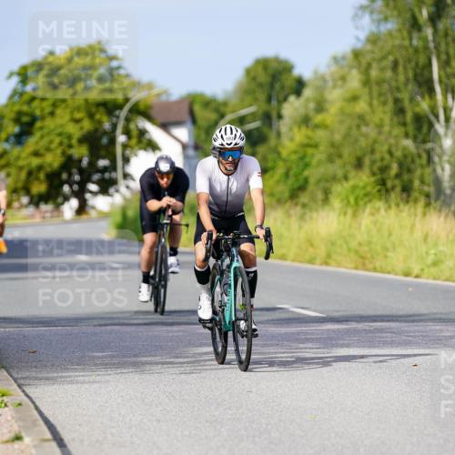 31.08.2025 - Elbe Triathlon Hamburg Michael Burmester http://msf.ph/oto/8677721 31.08.2025 10:30:50 Radfahren 593, 835, 864, 956, 1164 meine-sportfotos.de