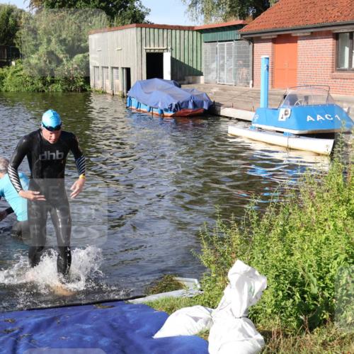 31.08.2025 - Elbe Triathlon Hamburg Luisa Fischer http://msf.ph/oto/8677722 31.08.2025 09:19:39 Schwimmen 593, 729, 750 meine-sportfotos.de