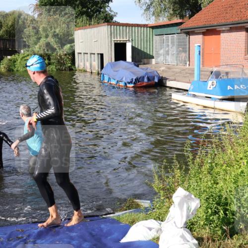 31.08.2025 - Elbe Triathlon Hamburg Luisa Fischer http://msf.ph/oto/8677728 31.08.2025 09:19:40 Schwimmen 593, 729, 750 meine-sportfotos.de