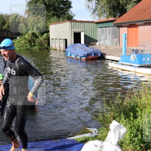 31.08.2025 - Elbe Triathlon Hamburg Luisa Fischer http://msf.ph/oto/8677730 31.08.2025 09:19:41 Schwimmen 593, 729, 750 meine-sportfotos.de