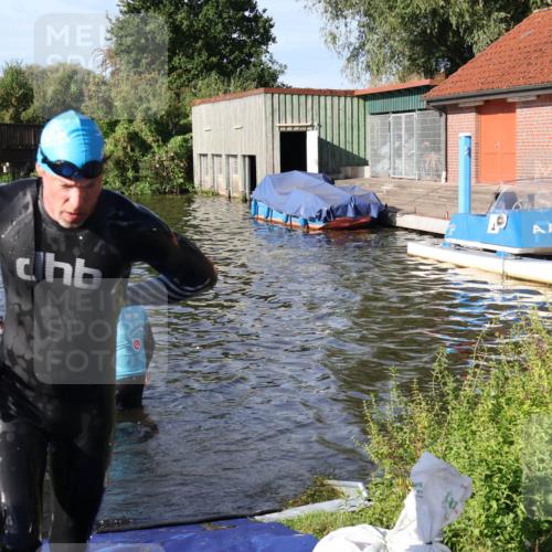31.08.2025 - Elbe Triathlon Hamburg Luisa Fischer http://msf.ph/oto/8677734 31.08.2025 09:19:42 Schwimmen 593, 729, 750 meine-sportfotos.de