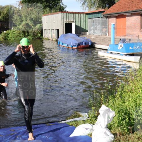 31.08.2025 - Elbe Triathlon Hamburg Luisa Fischer http://msf.ph/oto/8677747 31.08.2025 09:19:44 Schwimmen 593, 729, 750 meine-sportfotos.de