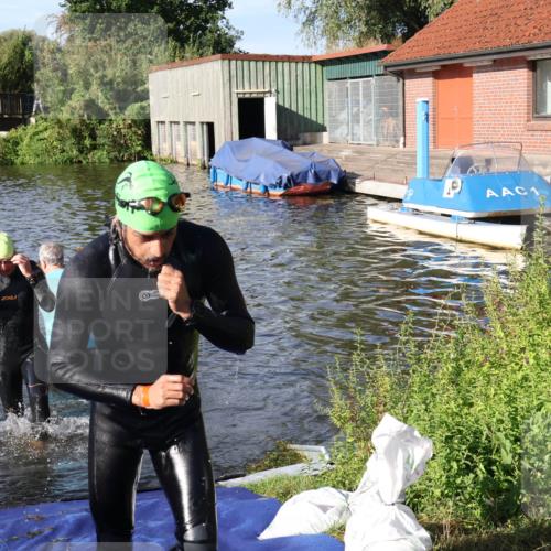 31.08.2025 - Elbe Triathlon Hamburg Luisa Fischer http://msf.ph/oto/8677754 31.08.2025 09:19:46 Schwimmen 446, 593, 750 meine-sportfotos.de