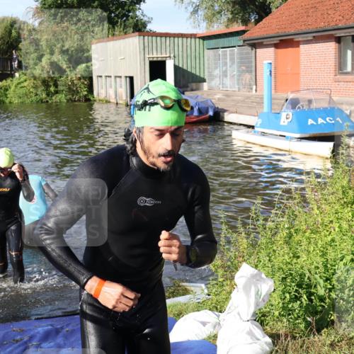 31.08.2025 - Elbe Triathlon Hamburg Luisa Fischer http://msf.ph/oto/8677755 31.08.2025 09:19:46 Schwimmen 446, 593, 750 meine-sportfotos.de