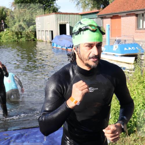 31.08.2025 - Elbe Triathlon Hamburg Luisa Fischer http://msf.ph/oto/8677757 31.08.2025 09:19:46 Schwimmen 446, 593, 750 meine-sportfotos.de