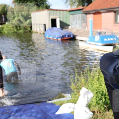 31.08.2025 - Elbe Triathlon Hamburg Luisa Fischer http://msf.ph/oto/8677759 31.08.2025 09:19:47 Schwimmen 446, 593, 669, 750 meine-sportfotos.de