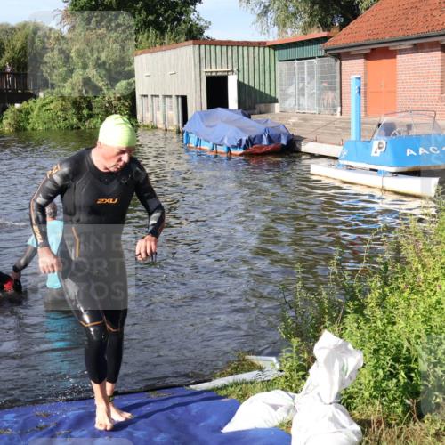 31.08.2025 - Elbe Triathlon Hamburg Luisa Fischer http://msf.ph/oto/8677767 31.08.2025 09:19:48 Schwimmen 446, 593, 669, 750 meine-sportfotos.de