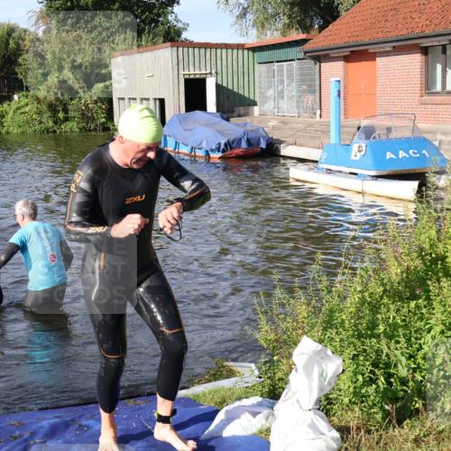 31.08.2025 - Elbe Triathlon Hamburg Luisa Fischer http://msf.ph/oto/8677769 31.08.2025 09:19:49 Schwimmen 446, 593, 669, 750 meine-sportfotos.de