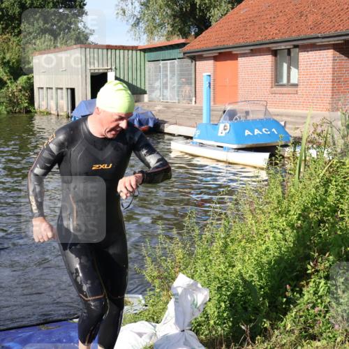 31.08.2025 - Elbe Triathlon Hamburg Luisa Fischer http://msf.ph/oto/8677770 31.08.2025 09:19:49 Schwimmen 446, 593, 669, 750 meine-sportfotos.de