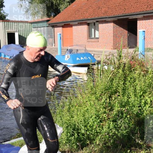 31.08.2025 - Elbe Triathlon Hamburg Luisa Fischer http://msf.ph/oto/8677772 31.08.2025 09:19:49 Schwimmen 446, 593, 669, 750 meine-sportfotos.de