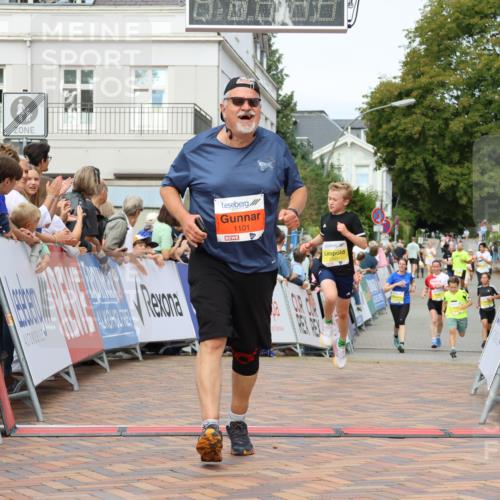 31.08.2025 - 21. Blankeneser Heldenlauf Strokosch-Dieckow http://msf.ph/oto/8677805 31.08.2025 10:27:05 Ziel 1101, 2468, 2393, 2205, 2521 meine-sportfotos.de