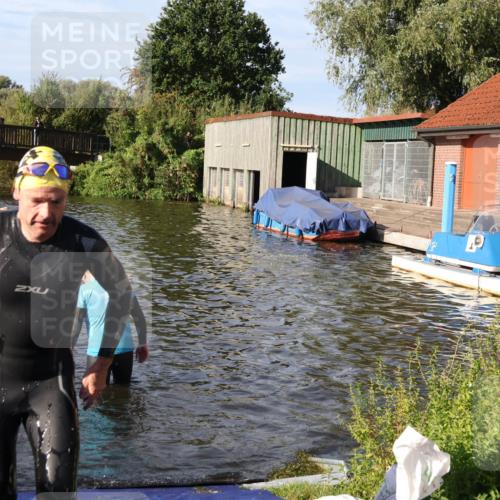 31.08.2025 - Elbe Triathlon Hamburg Luisa Fischer http://msf.ph/oto/8677808 31.08.2025 09:20:09 Schwimmen 737 meine-sportfotos.de