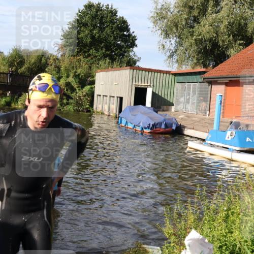 31.08.2025 - Elbe Triathlon Hamburg Luisa Fischer http://msf.ph/oto/8677809 31.08.2025 09:20:09 Schwimmen 737 meine-sportfotos.de