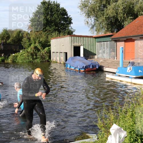 31.08.2025 - Elbe Triathlon Hamburg Luisa Fischer http://msf.ph/oto/8677813 31.08.2025 09:20:19 Schwimmen 668, 674 meine-sportfotos.de
