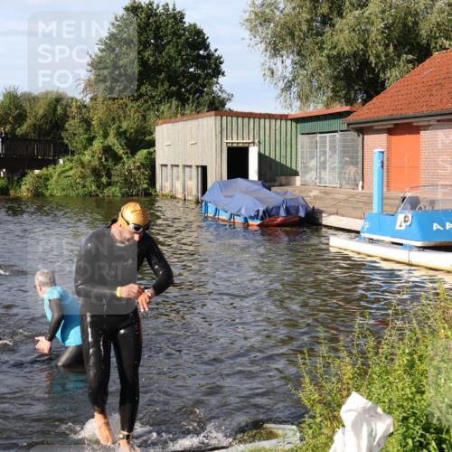 31.08.2025 - Elbe Triathlon Hamburg Luisa Fischer http://msf.ph/oto/8677815 31.08.2025 09:20:19 Schwimmen 668, 674 meine-sportfotos.de