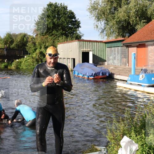 31.08.2025 - Elbe Triathlon Hamburg Luisa Fischer http://msf.ph/oto/8677823 31.08.2025 09:20:21 Schwimmen 668, 674 meine-sportfotos.de