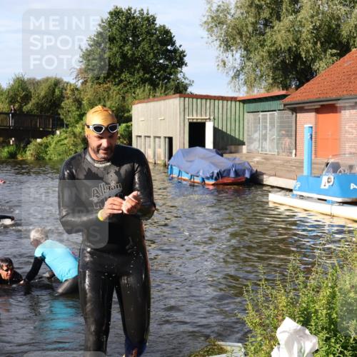 31.08.2025 - Elbe Triathlon Hamburg Luisa Fischer http://msf.ph/oto/8677824 31.08.2025 09:20:21 Schwimmen 668, 674 meine-sportfotos.de