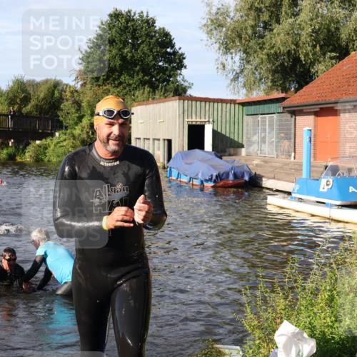 31.08.2025 - Elbe Triathlon Hamburg Luisa Fischer http://msf.ph/oto/8677828 31.08.2025 09:20:21 Schwimmen 668, 674 meine-sportfotos.de