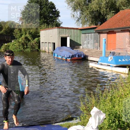 31.08.2025 - Elbe Triathlon Hamburg Luisa Fischer http://msf.ph/oto/8677837 31.08.2025 09:20:26 Schwimmen 668, 674, 731 meine-sportfotos.de