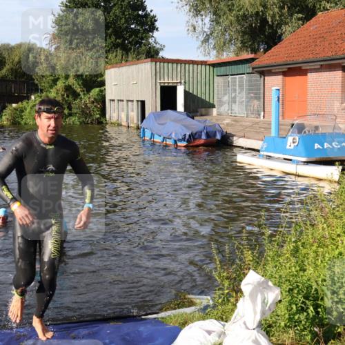 31.08.2025 - Elbe Triathlon Hamburg Luisa Fischer http://msf.ph/oto/8677838 31.08.2025 09:20:27 Schwimmen 668, 731 meine-sportfotos.de