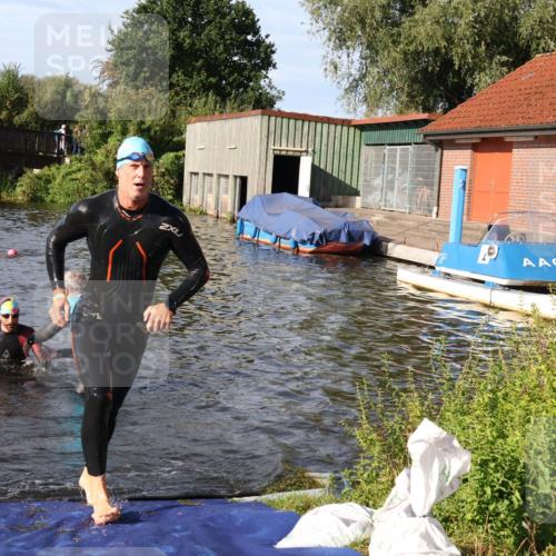 31.08.2025 - Elbe Triathlon Hamburg Luisa Fischer http://msf.ph/oto/8677849 31.08.2025 09:20:34 Schwimmen 730, 731 meine-sportfotos.de