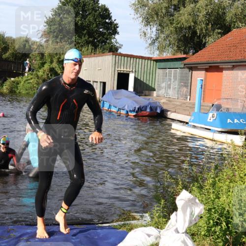 31.08.2025 - Elbe Triathlon Hamburg Luisa Fischer http://msf.ph/oto/8677850 31.08.2025 09:20:34 Schwimmen 730, 731 meine-sportfotos.de