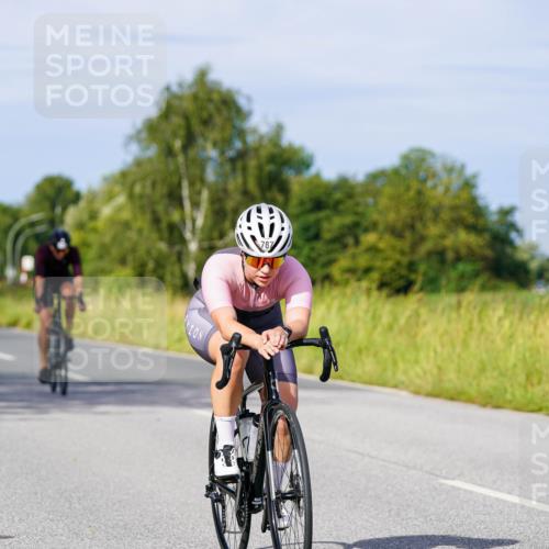 31.08.2025 - Elbe Triathlon Hamburg Michael Burmester http://msf.ph/oto/8677923 31.08.2025 10:32:06 Radfahren 679, 787, 938, 1144, 1216 meine-sportfotos.de