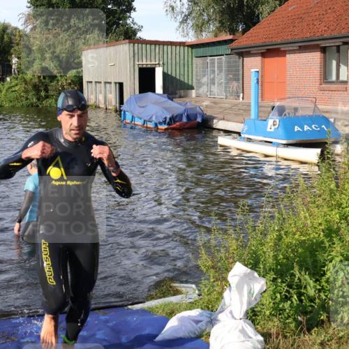 31.08.2025 - Elbe Triathlon Hamburg Luisa Fischer http://msf.ph/oto/8677980 31.08.2025 09:21:31 Schwimmen 691, 769 meine-sportfotos.de