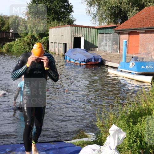 31.08.2025 - Elbe Triathlon Hamburg Luisa Fischer http://msf.ph/oto/8678005 31.08.2025 09:21:45 Schwimmen 494, 754 meine-sportfotos.de