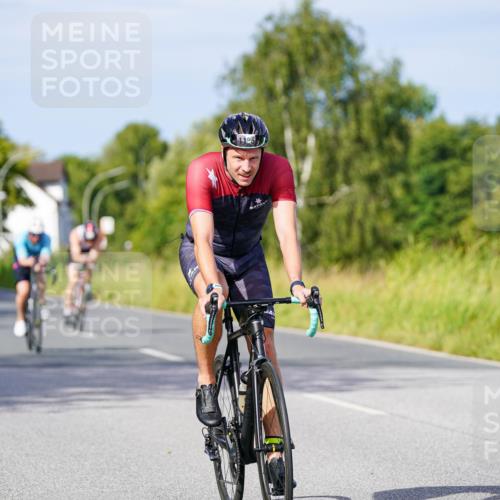 31.08.2025 - Elbe Triathlon Hamburg Michael Burmester http://msf.ph/oto/8678031 31.08.2025 10:32:34 Radfahren 811, 896, 932, 1168, 1174, 1185, 1226, 1240 meine-sportfotos.de