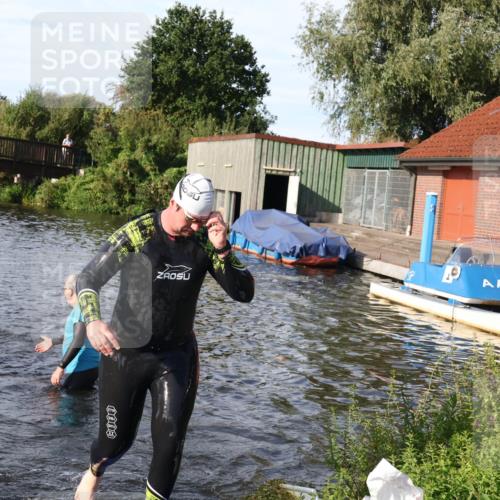 31.08.2025 - Elbe Triathlon Hamburg Luisa Fischer http://msf.ph/oto/8678046 31.08.2025 09:22:15 Schwimmen 503, 700, 764 meine-sportfotos.de