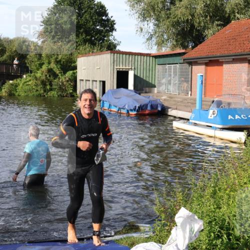 31.08.2025 - Elbe Triathlon Hamburg Luisa Fischer http://msf.ph/oto/8678059 31.08.2025 09:22:22 Schwimmen 700, 764 meine-sportfotos.de