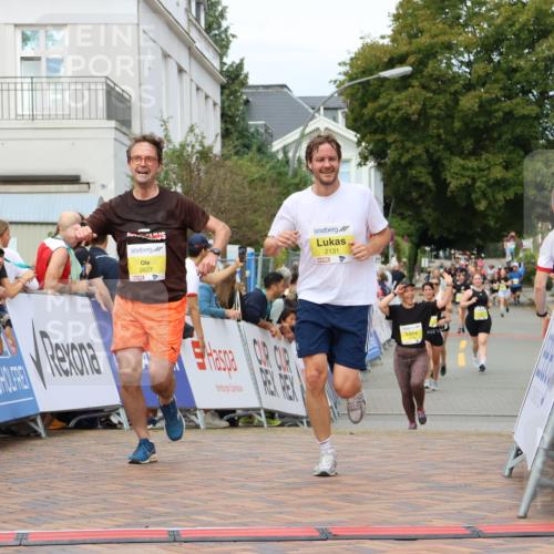 31.08.2025 - 21. Blankeneser Heldenlauf Strokosch-Dieckow http://msf.ph/oto/8678061 31.08.2025 10:32:17 Ziel 2418, 2131, 2182, 2627 meine-sportfotos.de