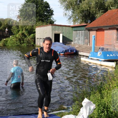 31.08.2025 - Elbe Triathlon Hamburg Luisa Fischer http://msf.ph/oto/8678062 31.08.2025 09:22:23 Schwimmen 700, 764 meine-sportfotos.de