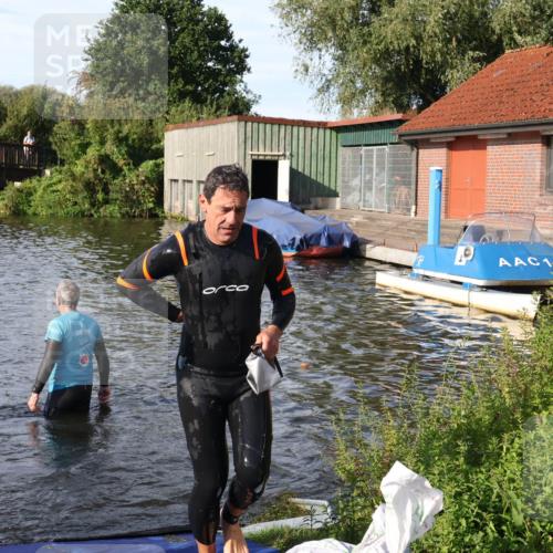 31.08.2025 - Elbe Triathlon Hamburg Luisa Fischer http://msf.ph/oto/8678063 31.08.2025 09:22:23 Schwimmen 700, 764 meine-sportfotos.de