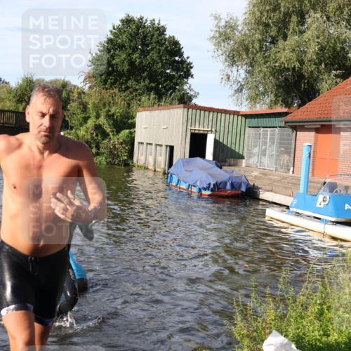 31.08.2025 - Elbe Triathlon Hamburg Luisa Fischer http://msf.ph/oto/8678094 31.08.2025 09:22:38 Schwimmen 710, 727, 766 meine-sportfotos.de
