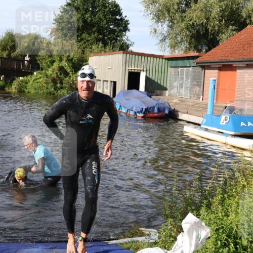 31.08.2025 - Elbe Triathlon Hamburg Luisa Fischer http://msf.ph/oto/8678100 31.08.2025 09:22:40 Schwimmen 587, 710, 727, 766 meine-sportfotos.de