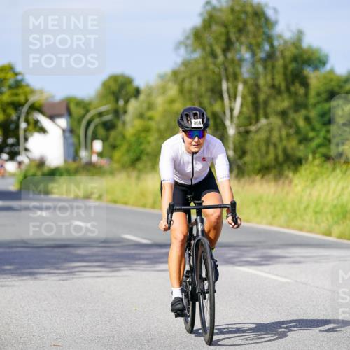 31.08.2025 - Elbe Triathlon Hamburg Michael Burmester http://msf.ph/oto/8678106 31.08.2025 10:32:52 Radfahren 804, 1195 meine-sportfotos.de