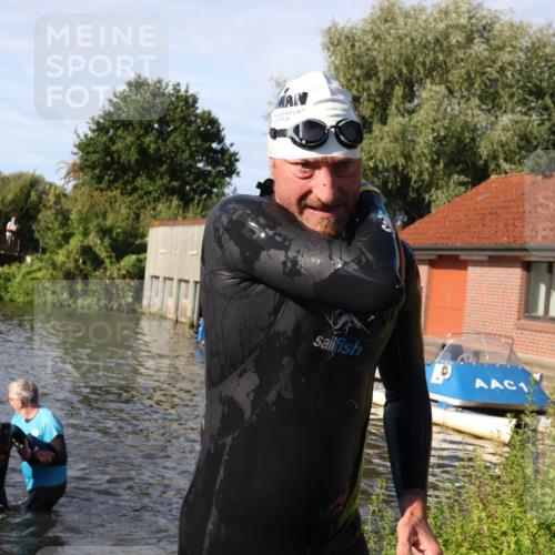 31.08.2025 - Elbe Triathlon Hamburg Luisa Fischer http://msf.ph/oto/8678107 31.08.2025 09:22:42 Schwimmen 587, 710, 727, 766 meine-sportfotos.de