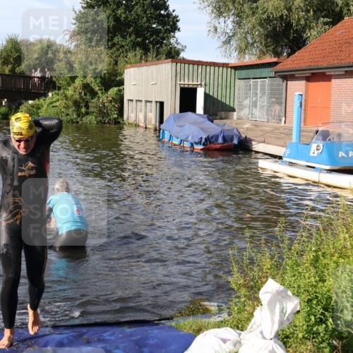 31.08.2025 - Elbe Triathlon Hamburg Luisa Fischer http://msf.ph/oto/8678113 31.08.2025 09:22:45 Schwimmen 587, 667, 766 meine-sportfotos.de