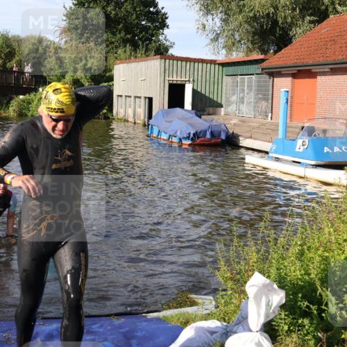 31.08.2025 - Elbe Triathlon Hamburg Luisa Fischer http://msf.ph/oto/8678119 31.08.2025 09:22:46 Schwimmen 587, 667, 766 meine-sportfotos.de