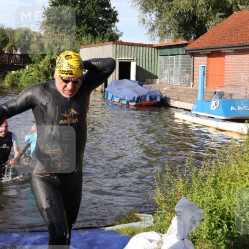 31.08.2025 - Elbe Triathlon Hamburg Luisa Fischer http://msf.ph/oto/8678120 31.08.2025 09:22:46 Schwimmen 587, 667, 766 meine-sportfotos.de